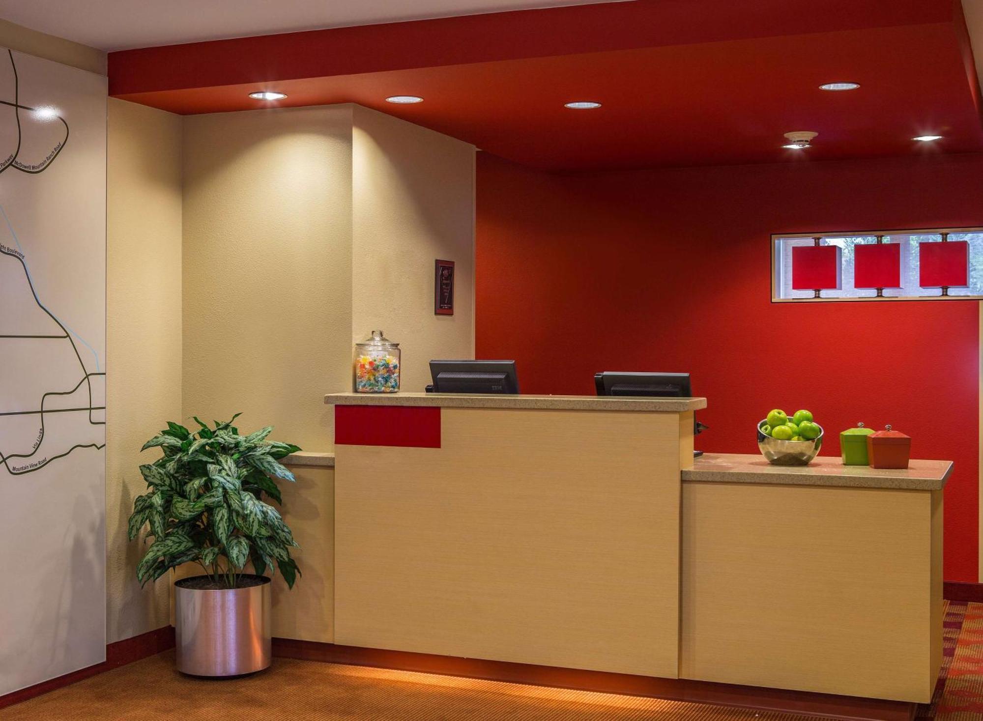 Sonesta Simply Suites Phoenix Scottsdale Exterior photo